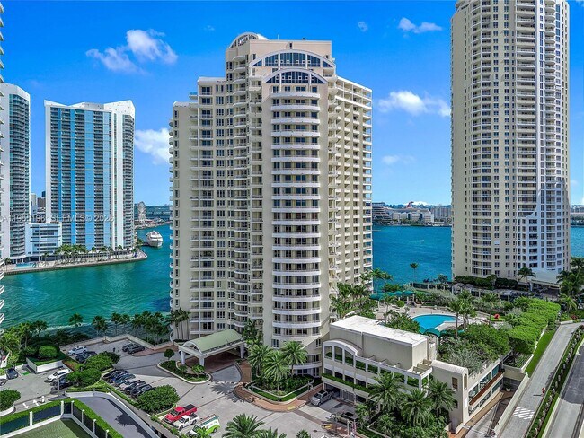 Building Photo - 888 Brickell Key Dr