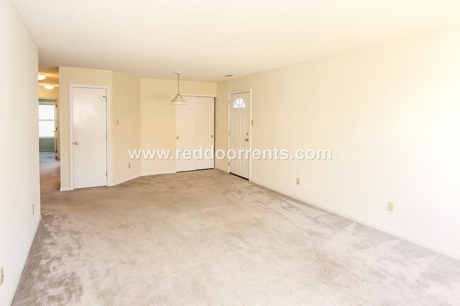 Building Photo - West side Indy, Cute 2 Bed, 2 Bath Home w/...