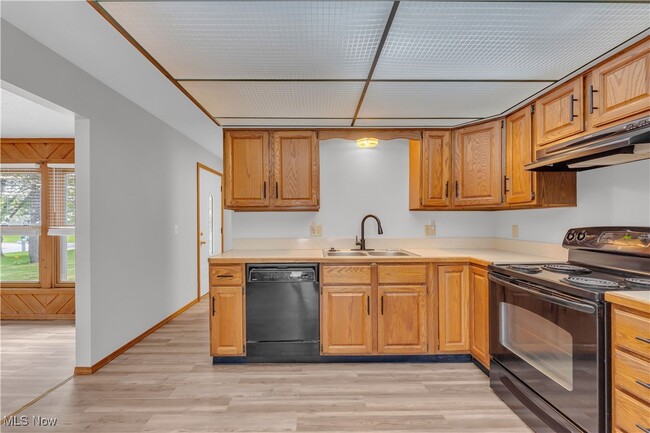 Building Photo - 1021 Larchview Dr