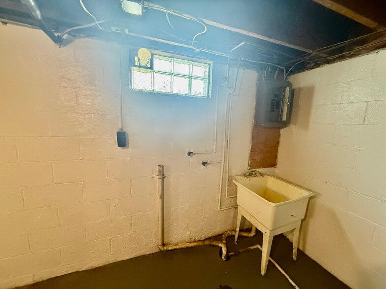 Building Photo - 4944 Fairway Ct