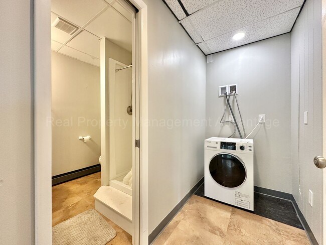 Building Photo - 574 Ardmore Dr