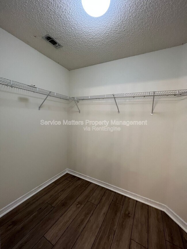 Building Photo - 6069 Breckenridge Dr