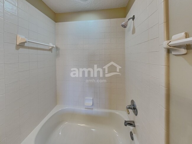 Building Photo - 1725 Dartmoor Ln