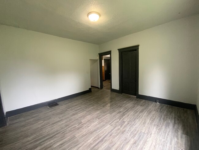 Building Photo - 509 Ann St