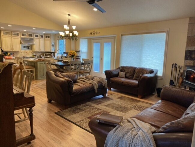 Building Photo - Payson Home