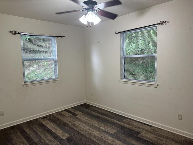 Building Photo - 103 Juniper Pl