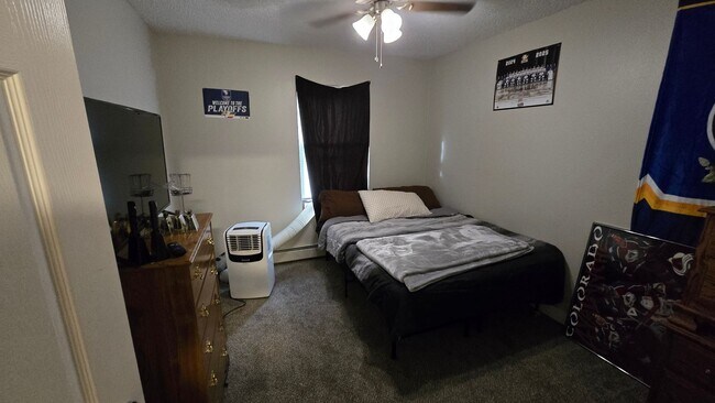 Building Photo - 2 Bed, 1.5 Bath Townhome with Garage Near McKee Medical Center