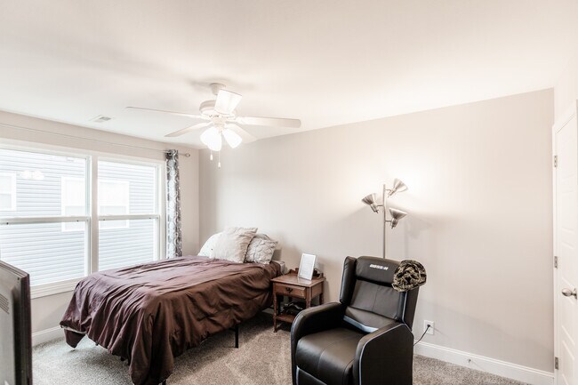 Building Photo - 1106 Eagle's View Dr