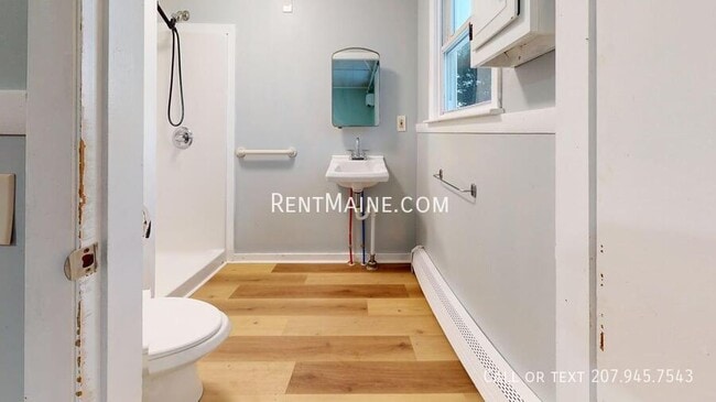 Building Photo - 513 Main St