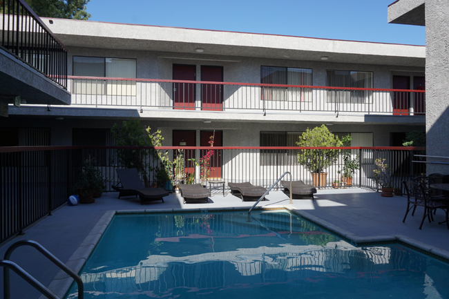 Building Photo - 15051 Moorpark St