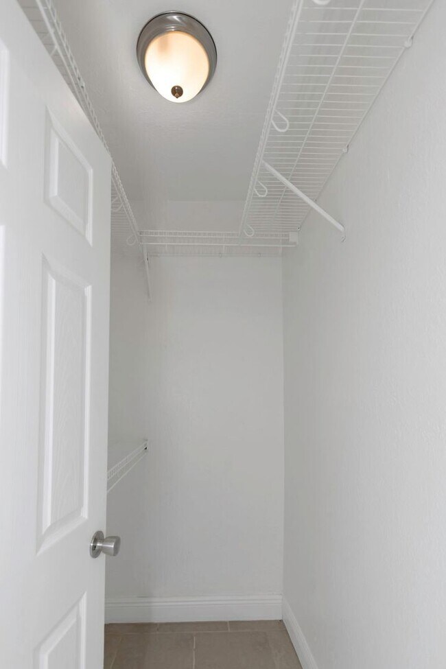 Building Photo - 5148 Tampa Bay Growth Fund 2 LLC