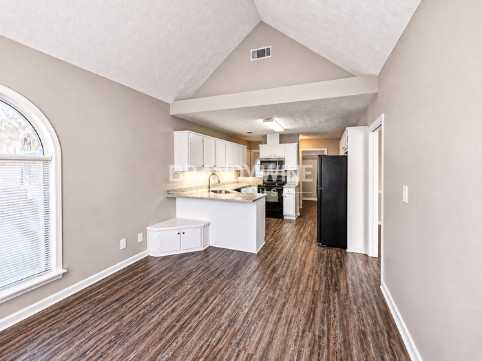 Building Photo - 657 McKenzie Cir