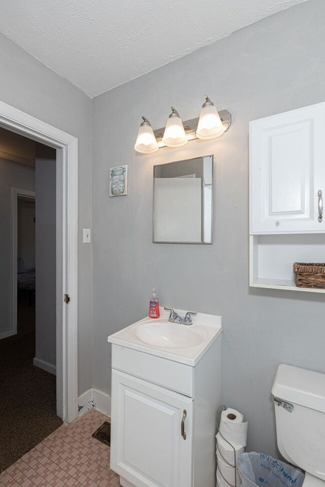 Building Photo - Drop a pin! Check out this new rental!