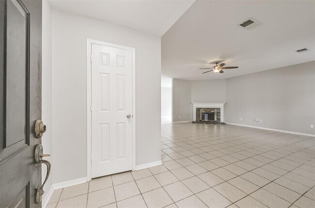 Building Photo - 14622 Bladenboro Dr