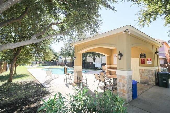 Building Photo - 9310 Albany Dr