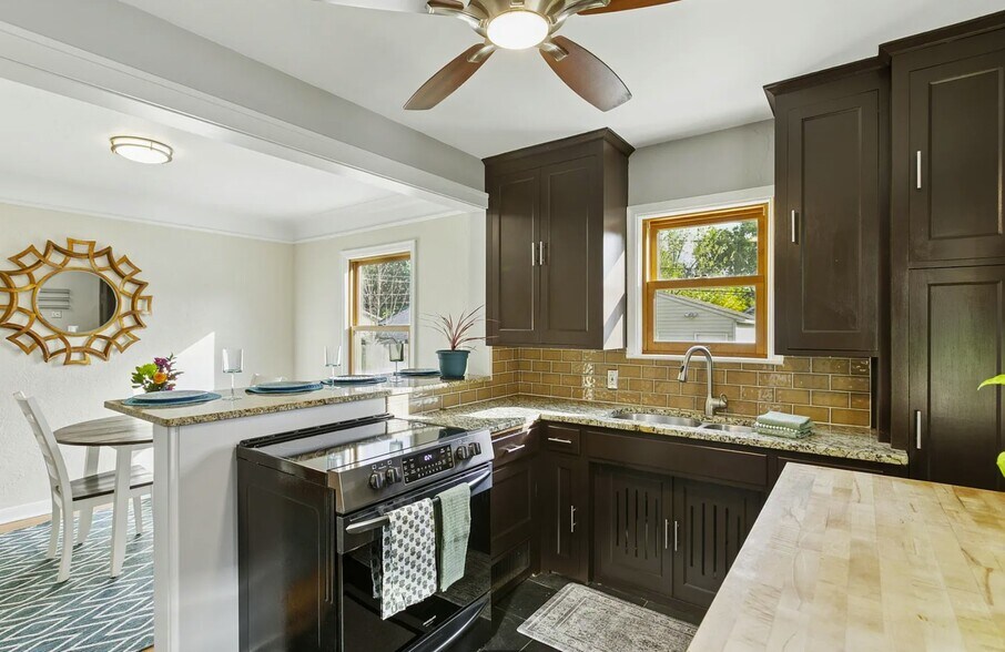 Building Photo - 5749 Pleasant Ave