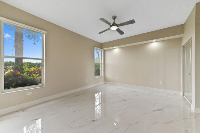 Building Photo - 12454 Crystal Pointe Dr