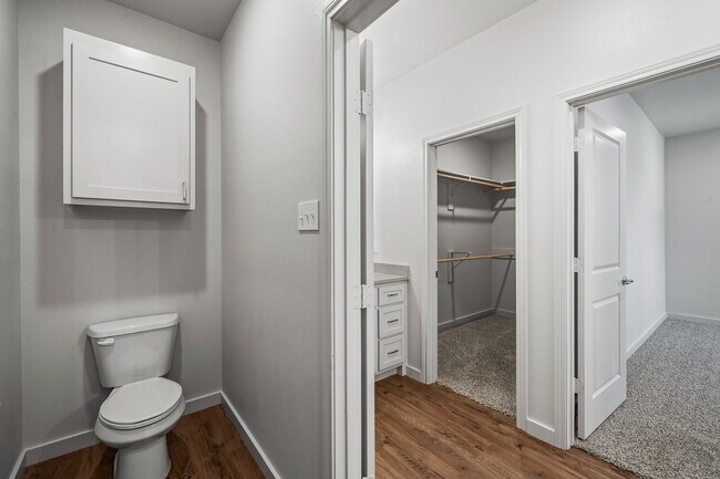 Building Photo - Gorgeous Duplex in Frenship East!