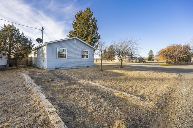 Building Photo - Comfort, Character & Extra Space