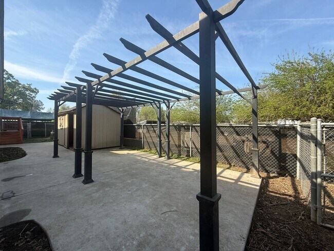 Building Photo - FR T L12795