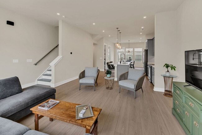 Building Photo - Modern 3 Bed, 3.5 Bath Townhome in The Nat...