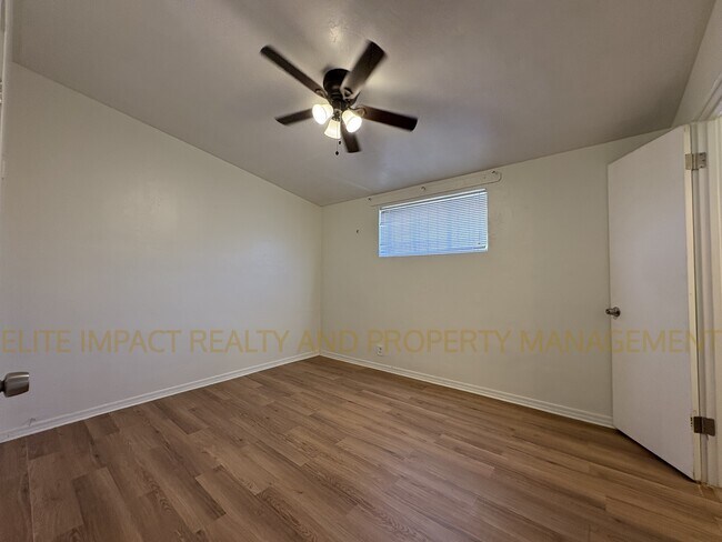 Building Photo - 4650 E Calle Aurora