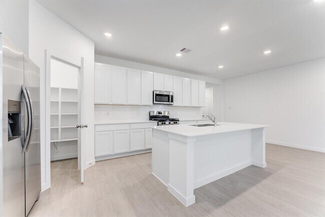 Building Photo - 16542 Texas Palmetto Wy