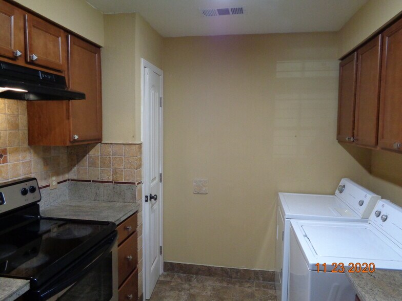 Building Photo - 676 Jennifer Jean Dr