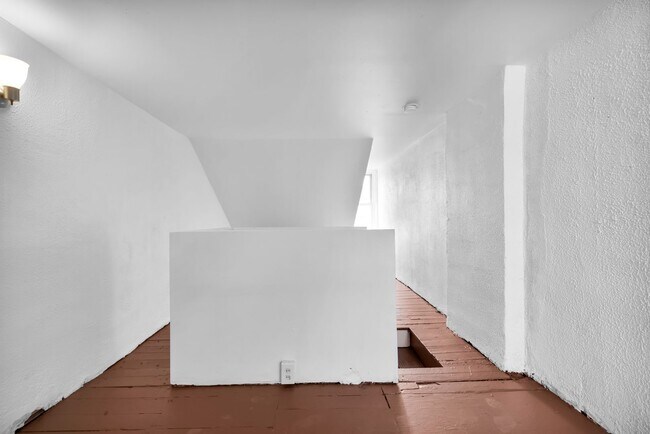 Building Photo - 210 1/2 Peach Street