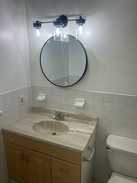 Building Photo - 1115 SW 2nd Ct