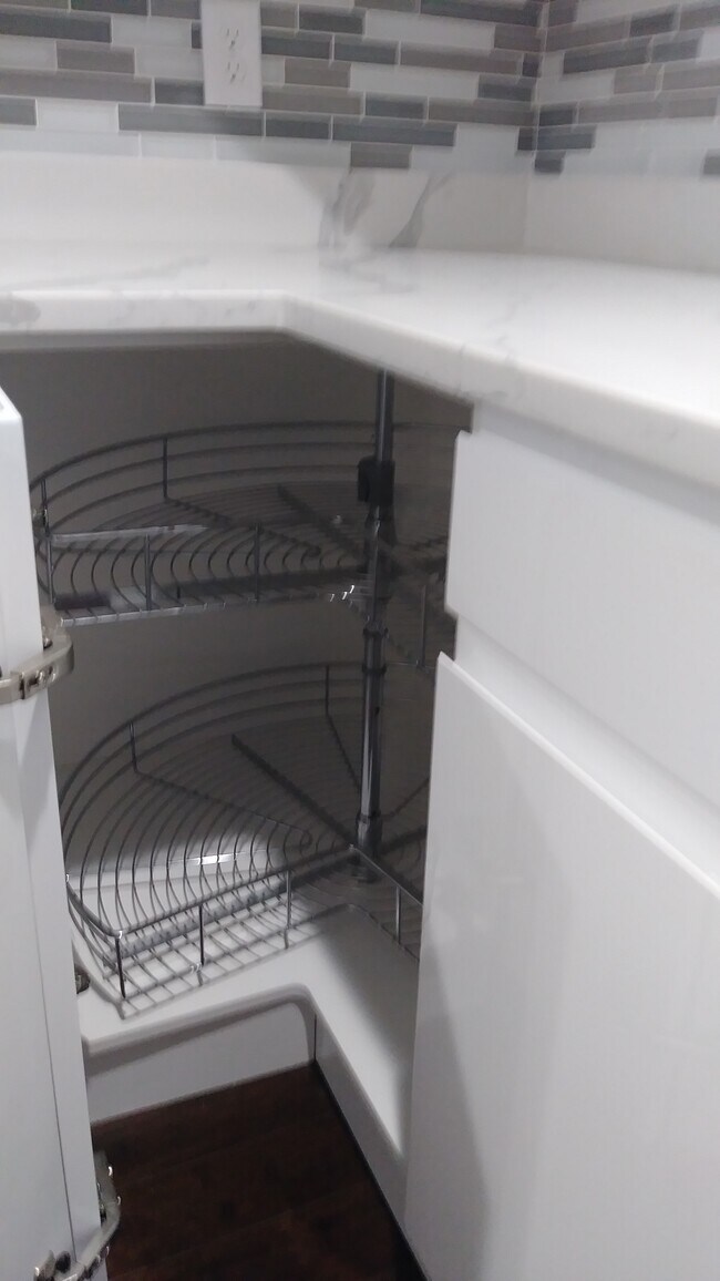 High End Kitchen Extras - 5 N Caroline St