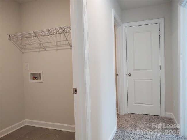 Building Photo - 326 Hyssop Ct