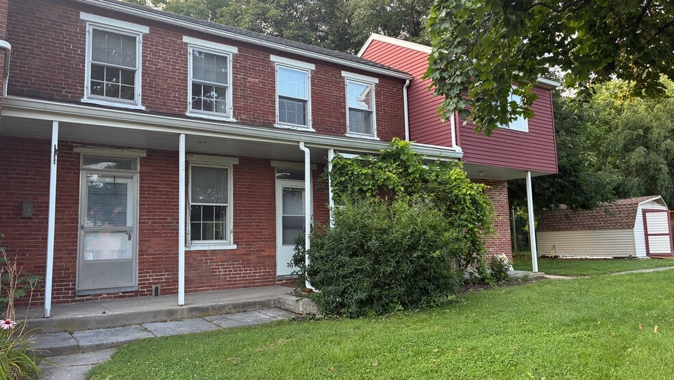 Building Photo - 164 S River St