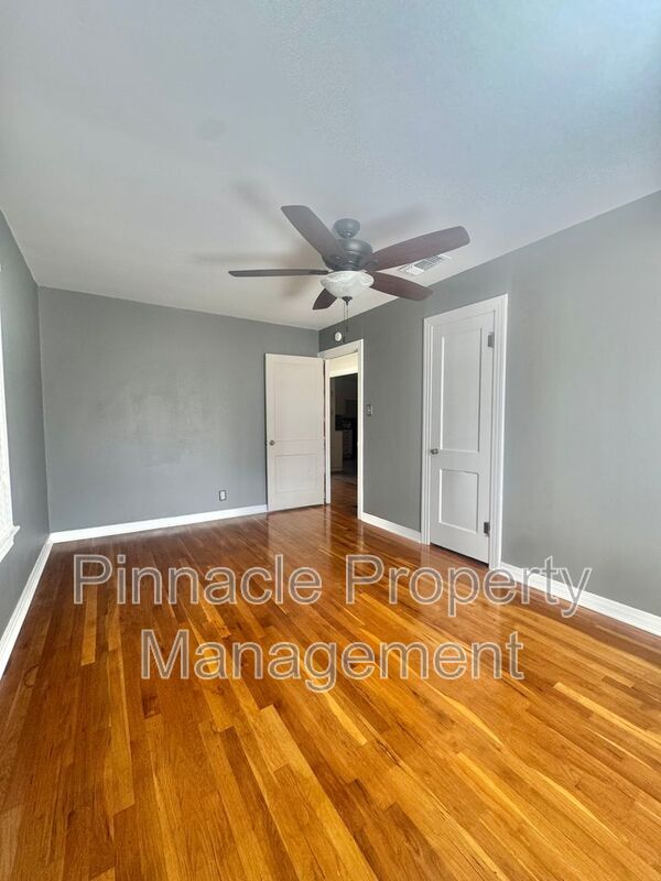 Building Photo - 210 Midget St