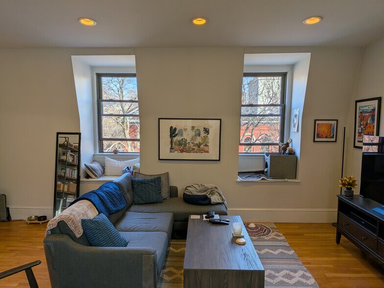 Building Photo - 87 3rd St