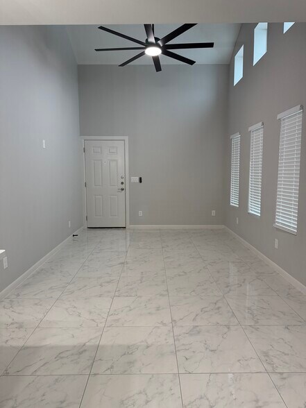 Building Photo - 1004 W 8th St