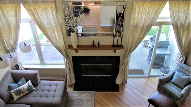 Building Photo - 1542 E Chivalry Ct