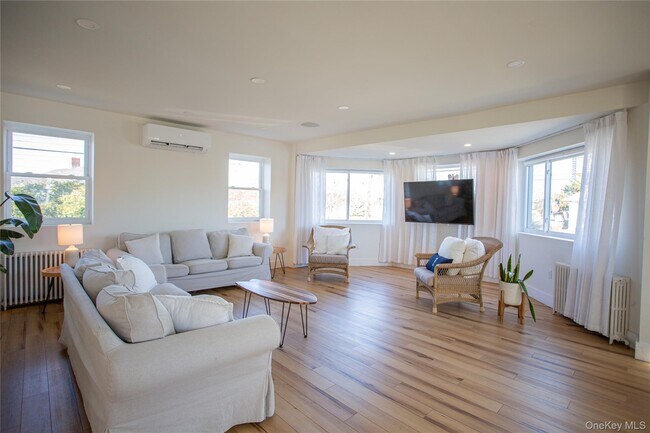 Building Photo - 2175 Bay Blvd