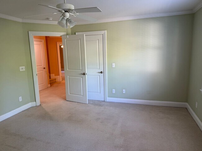 Building Photo - Luxury Living: 4 Bedroom home in Chapel Hill w/ spacious interior | 2 Year Lease Term