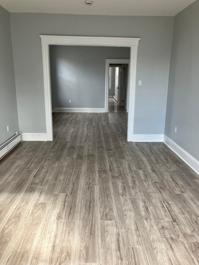 Building Photo - 127 W 51st St