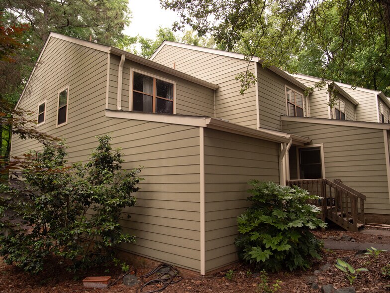 Building Photo - 210 Cedarwood Ln