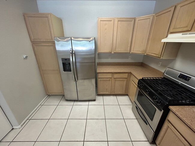 Building Photo - BEAUTIFULLY MAINTAINED 2 BEDROOM, 2 BATH C...