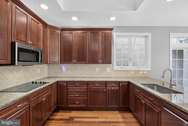 Building Photo - 16 Oak Leaf Ln