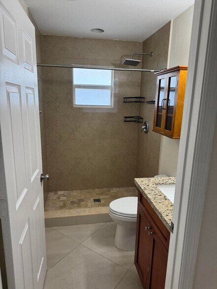 Building Photo - 881 Camellia Dr