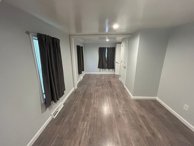Building Photo - Single Family - 3 Bed - 2 Bath Home in a Private Setting