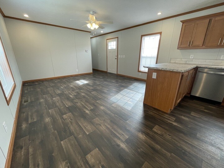 Building Photo - 38031 Leverette Ave