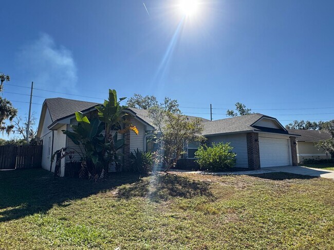 Building Photo - Your Dream Home Awaits! MASSIVE Backyard! ...