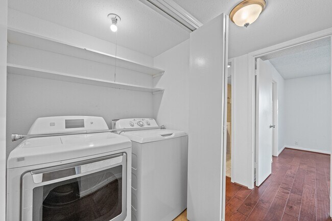 Building Photo - 12100 Overbrook Ln