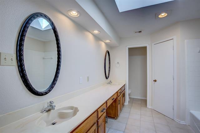 Building Photo - 6637 Fair Oaks Dr