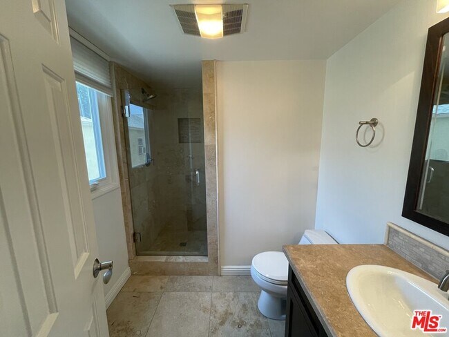 Building Photo - 431 N Doheny Dr